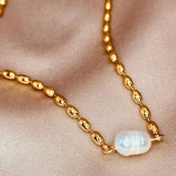 Gold Oval Beaded Necklace with Natural Baroque Pearls - Picture 1 of 4